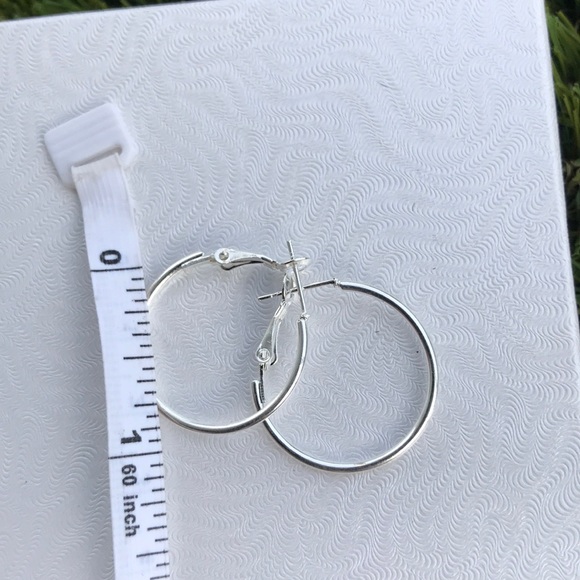 Hoop earrings jewelry Women’s costume jewelry - Picture 2 of 4